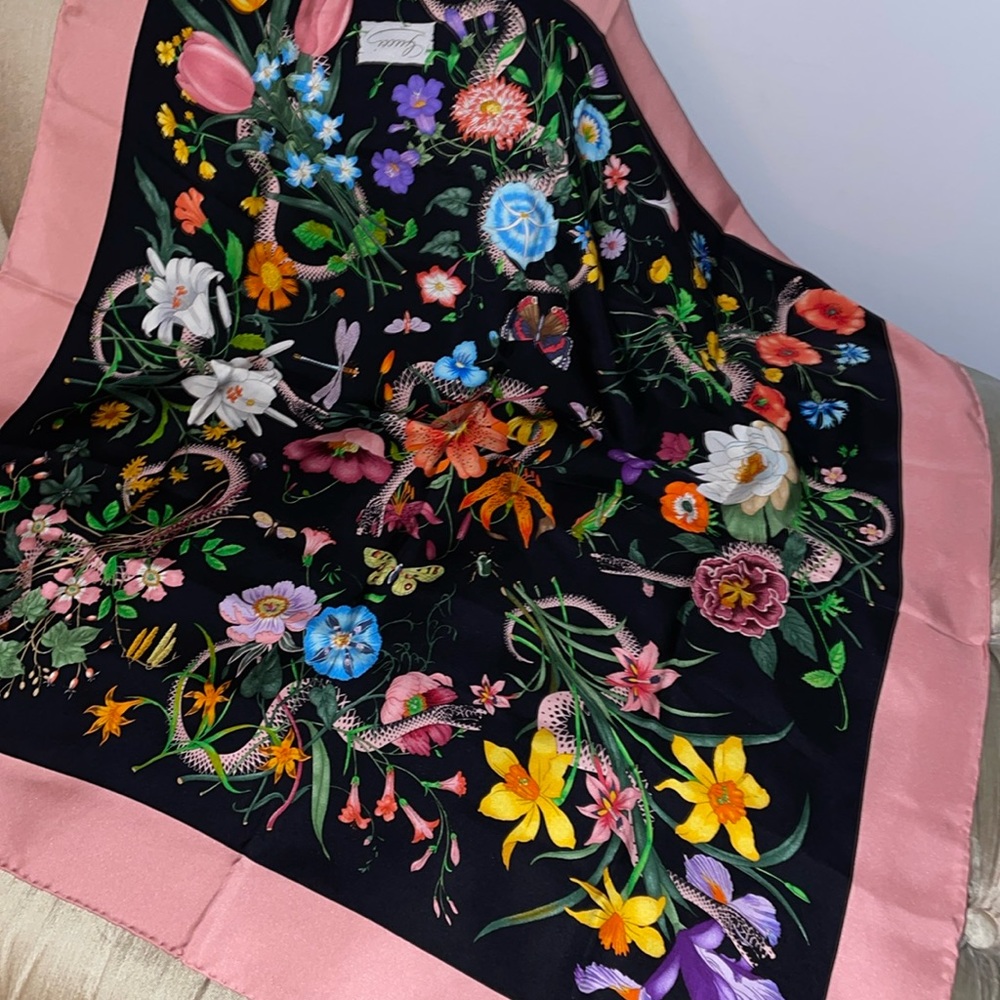 Nwot Gucci flora snake print scarf